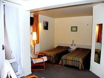 Les Chemins Francis - Modern Hotel Bagnols-les-Bains Exterior photo