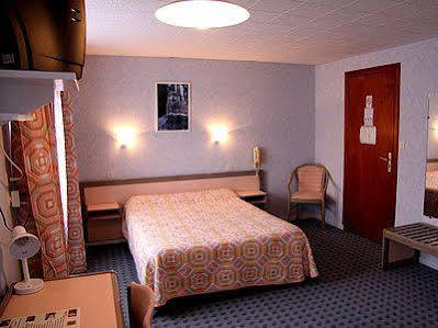 Les Chemins Francis - Modern Hotel Bagnols-les-Bains Exterior photo